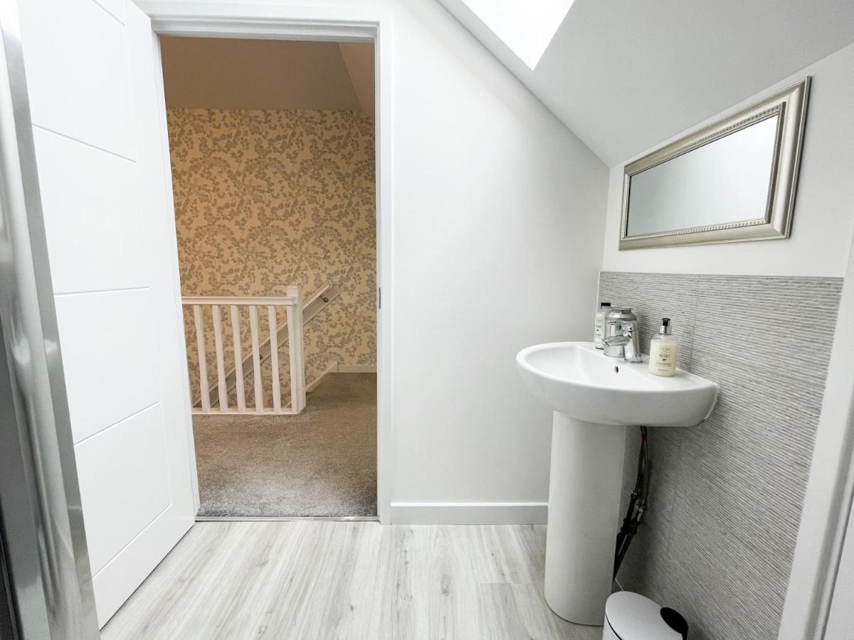 Newly Developed 3 Bedroom Home غلاسغو المظهر الخارجي الصورة